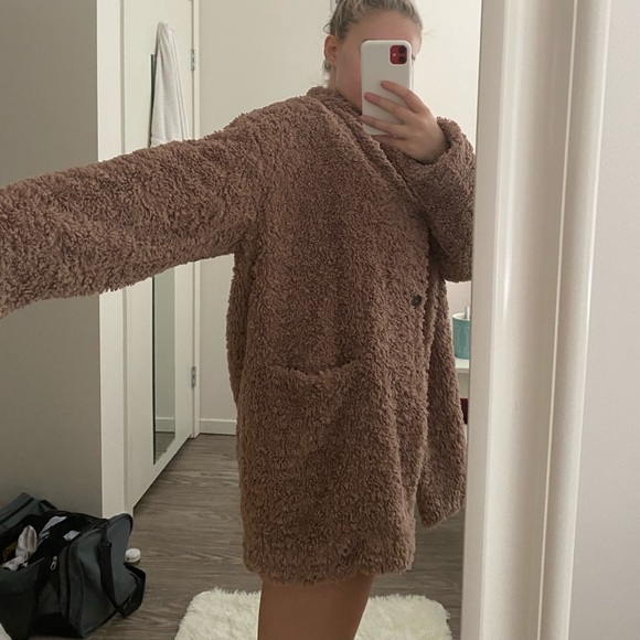 aritzia brown faux fur coat - Picture 2 of 5